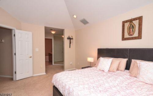 414 Turlington Ct, Livingston NJ 07039-8266 exterior