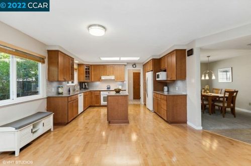 3543 Walnut Ave, Concord CA 94519-2437 exterior