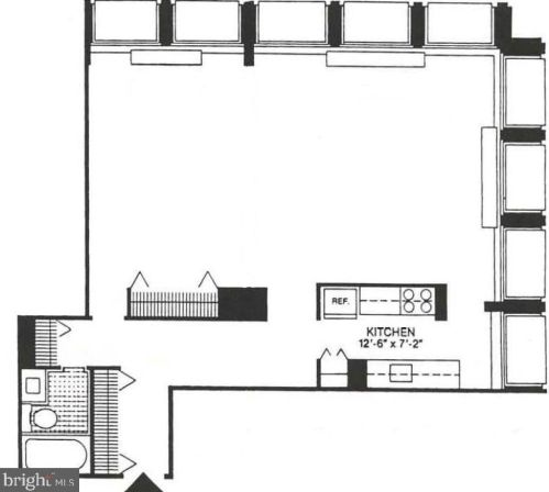 210 Locust St, Philadelphia PA 19106-3945 exterior