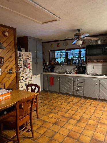 2810 Delaware Ave, Fort Pierce FL 34950-3974 exterior