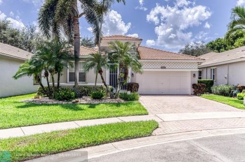 7948 Lando Ave, Boynton Beach FL 33437-6359 exterior