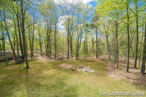 3032 Root Ct, Cedar Springs MI 49319-8153 exterior