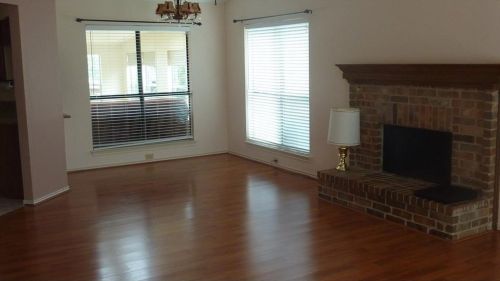 1309 Lakeshore Dr, Irving TX  75060-6673 exterior