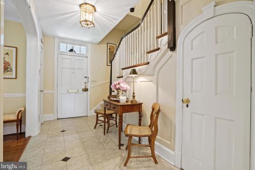 314 Mansion Dr, Alexandria, VA 22302-2903