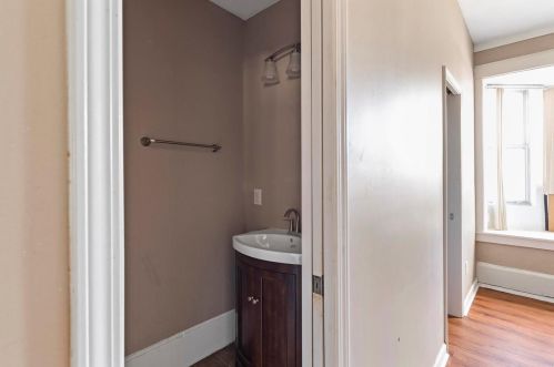 5812 De Giverville Ave, Saint Louis MO 63112-1617 exterior