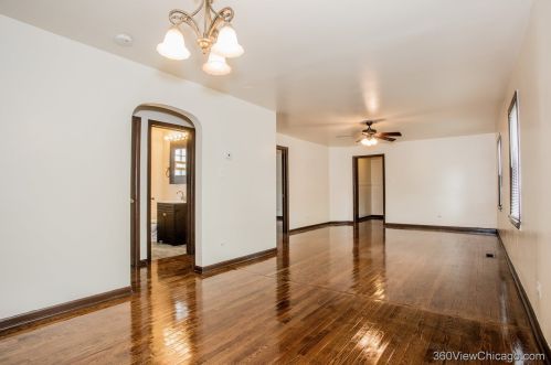 6900 Campbell Ave, Chicago IL 60645-4604 exterior