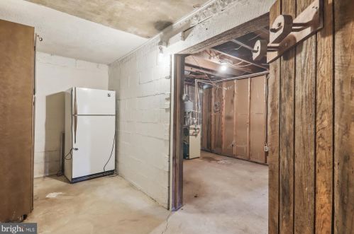 211 Ednor Rd, Silver Spring MD 20905-5134 exterior