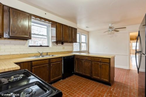 3322 Catalpa Ave, Chicago IL 60625-2275 exterior