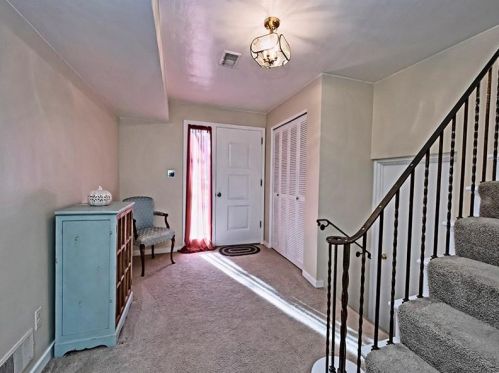 697 Fruithurst Dr, Pittsburgh, PA 15228-2500