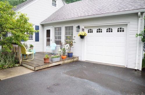 4 Alden Rd, Windsor, CT 06095-1901