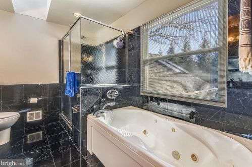 9104 Fls Chapel Way, Rockville MD 20854-2455 exterior