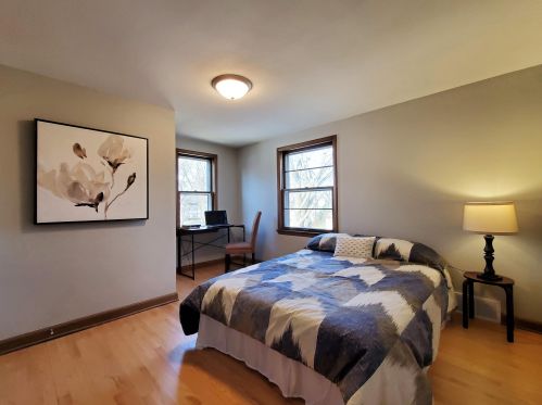 1631 Chateau Pl, Milwaukee WI 53217-6022 exterior