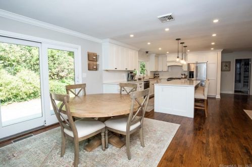 20 Cedar Hl Rd, Milford CT 06461-2716 exterior