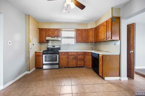 140 Clinton Pl, East Rutherford NJ 07073-1723 exterior