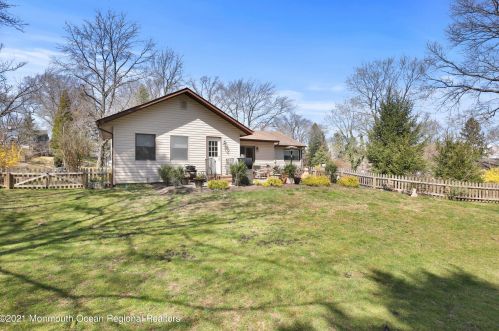 26 Iler Dr, Middletown NJ 07748-3322 exterior