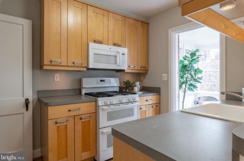 5 Maple St, Alexandria VA 22301-2603 exterior