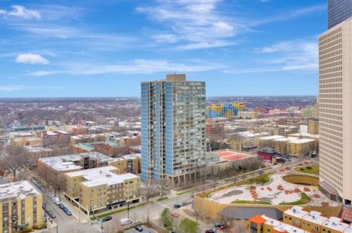 5320 Sheridan Rd, Chicago IL 60640-2533 exterior