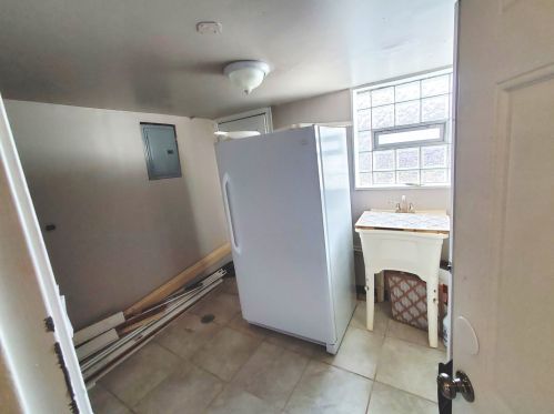 8404 Dorchester Ave, Chicago IL 60619-6433 exterior