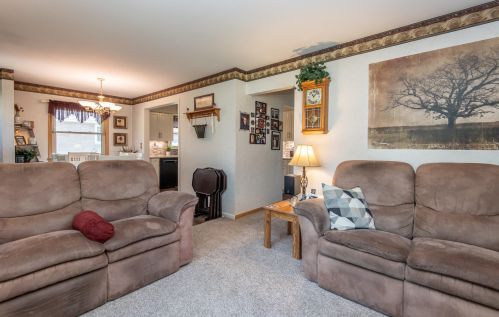 6957 Verona Ct, Milwaukee WI 53227-4429 exterior