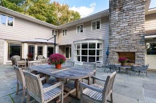 33 Pne Rdg Rd, Wilton CT 06897-2714 exterior