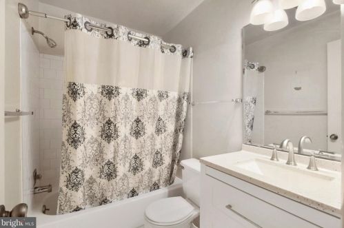 7825 Muirfield Ct, Rockville MD 20854-4078 exterior