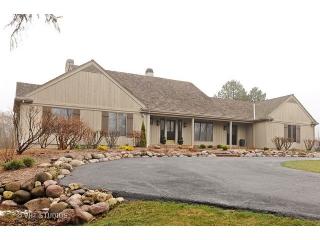 21391 Prestwick Dr, Hoffman Estates, IL 60010-2877