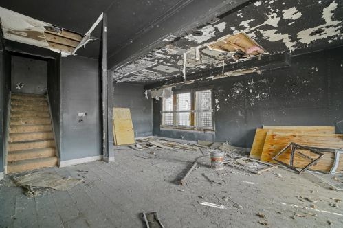 7413 King Dr, Chicago IL 60653-4145 exterior