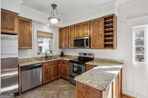 805 Charles Allen Dr, Atlanta GA  30308-1706 exterior