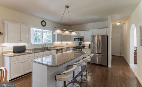 300 Ardmore Ave, Ardmore PA 19003-1012 exterior