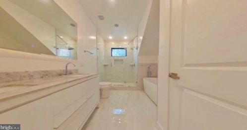 2050 Ellsworth St, Philadelphia PA 19146-2420 exterior