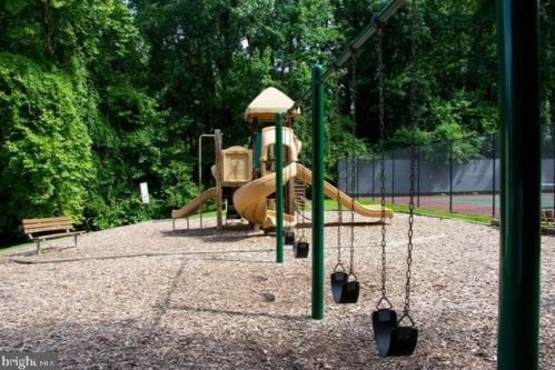 12204 Braxfield Ct, Rockville MD  20852-2044 exterior