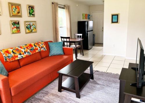 1704 Cedar Ave, Austin TX  78702-1428 exterior