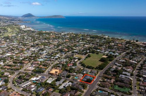 745 Hunakai St, Honolulu HI  96816-4942 exterior