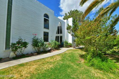 720 Roller Coaster Rd, Tucson AZ 85704-2628 exterior