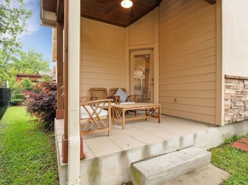 13837 Ashton Woods Cir, Austin TX  78727-3012 exterior