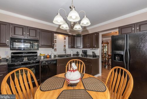 14 Frock Dr, Hanover, PA 17331-9150