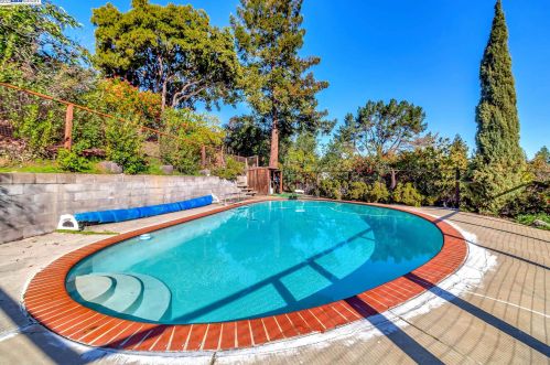 2850 Madeira Way, Concord CA  94523-2023 exterior