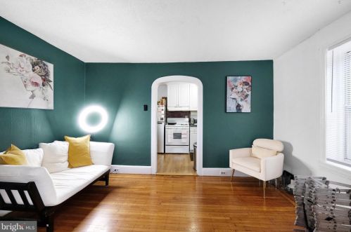 1433 Broad St, Philadelphia PA 19146-4808 exterior