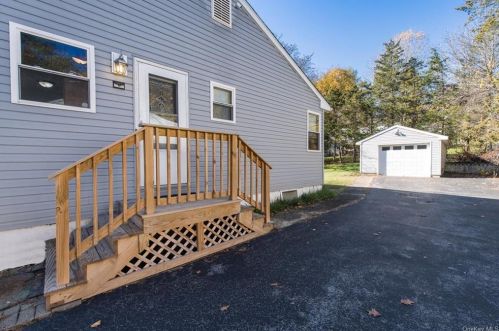 11 Stanley St, Poughkeepsie NY 12603-1429 exterior