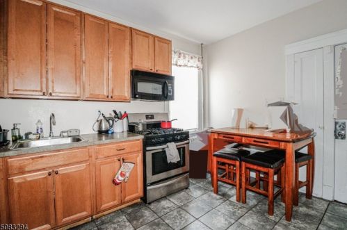 239 Hamilton St, New Brunswick NJ 08901-2205 exterior