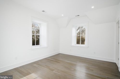 4 Chestnut Hill Ave, Philadelphia PA 19118-2715 exterior