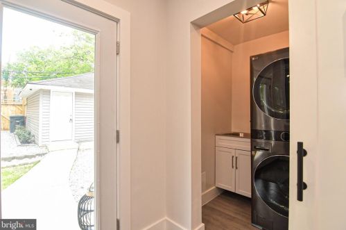 2911 17th St, Washington DC  20018-1825 exterior