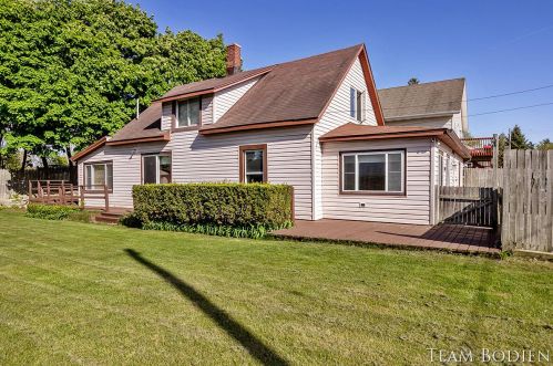 1590 Nelson St, Meskegon MI 49441-1036 exterior