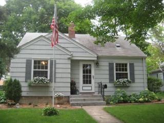 319 13th Ave, Hopkins, MN 55343-7364