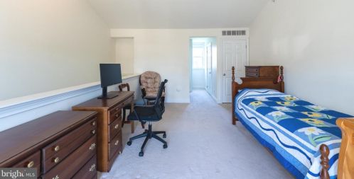 206 Admirals Way, Philadelphia PA 19146-5213 exterior