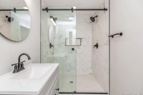 11 Colonial Dr, North Haven CT 06473-1238 exterior