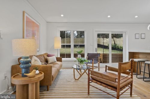 2706 Valley Dr, Alexandria VA  22302-2845 exterior