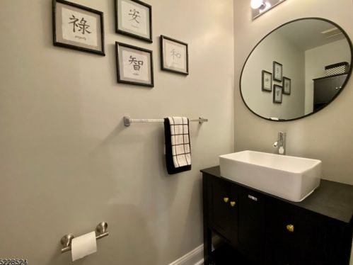 810 Donato Cir, Scotch Plains NJ 07076-1072 exterior