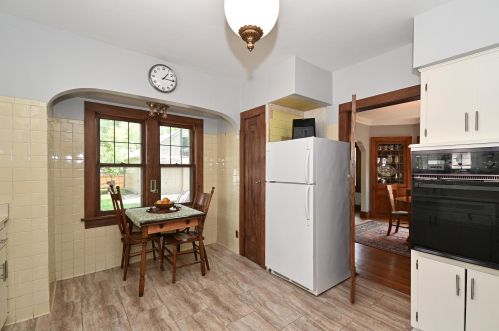 5040 Shoreland Ave, Milwaukee WI  53217-5539 exterior