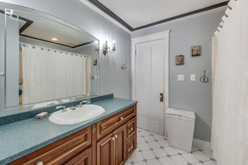 6040 Northcott Ave, Chicago IL 60631-3103 exterior